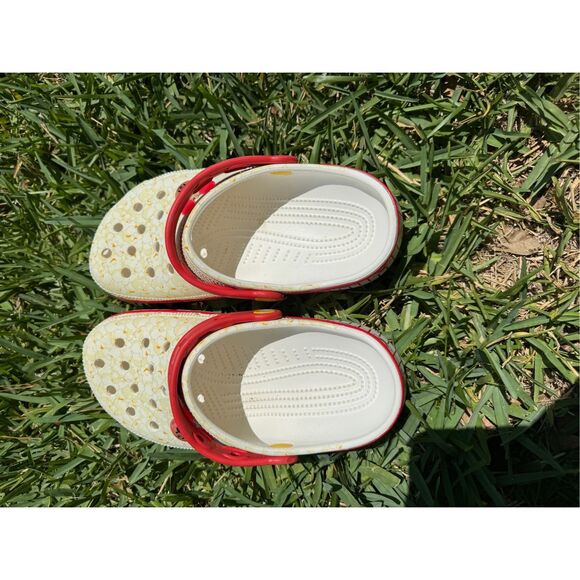 Disney snack Crocs - popcorn hidden Mickey kernels - size 7 (retired) - Picture 3 of 5